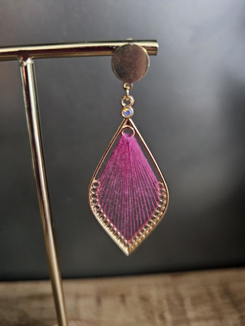"💖 Oorbel “Magenta Mirage”